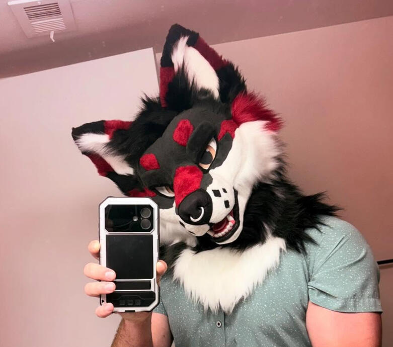 🔹 Volt – Fursuit Head (Side View)